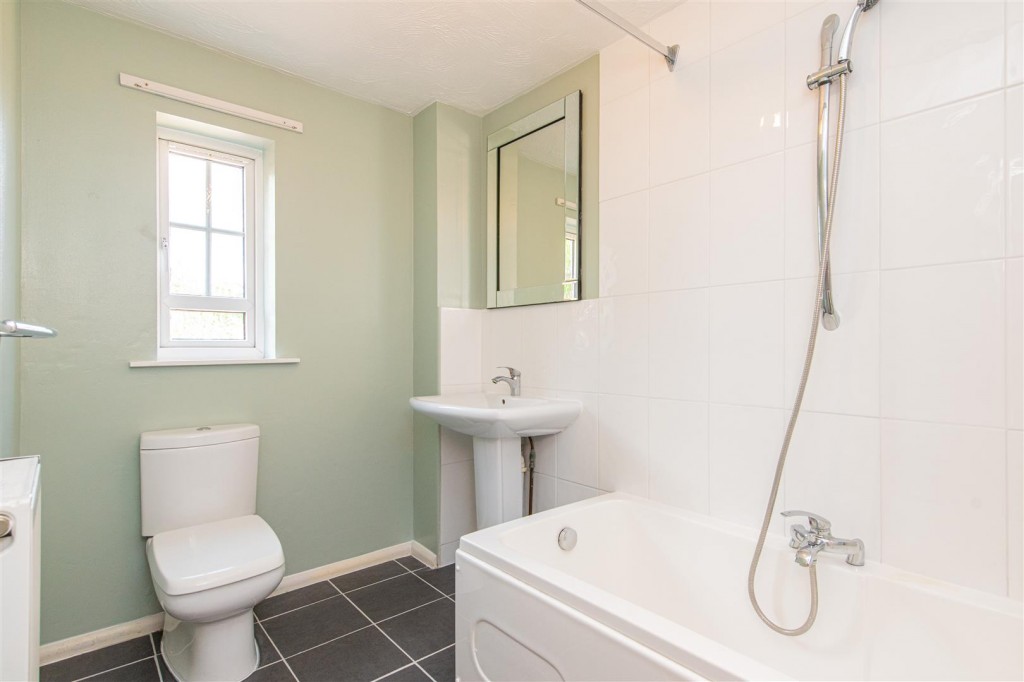 Images for Bede Close, Higham Ferrers EAID:oscarjamesapi BID:8