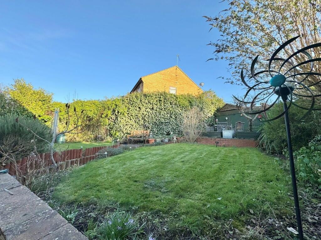 Images for Clare Walk, Higham Ferrers EAID:oscarjamesapi BID:8