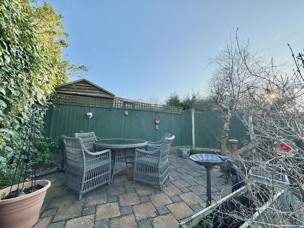 Images for Clare Walk, Higham Ferrers EAID:oscarjamesapi BID:8