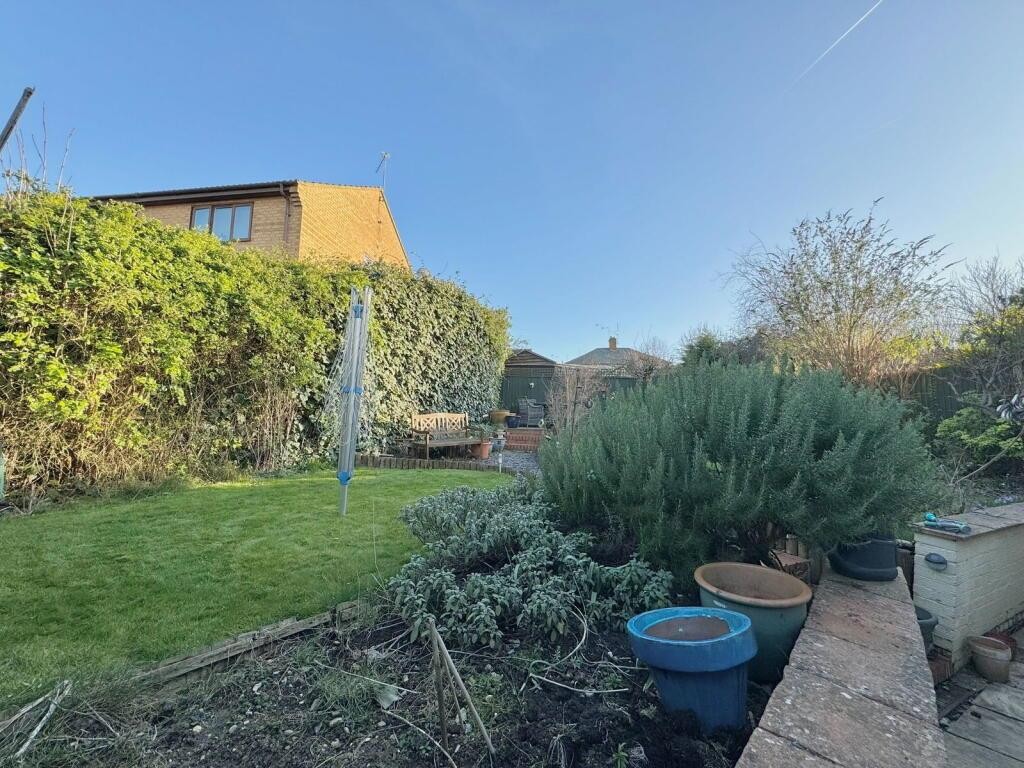 Images for Clare Walk, Higham Ferrers EAID:oscarjamesapi BID:8