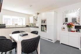Images for Meadow View, Corby