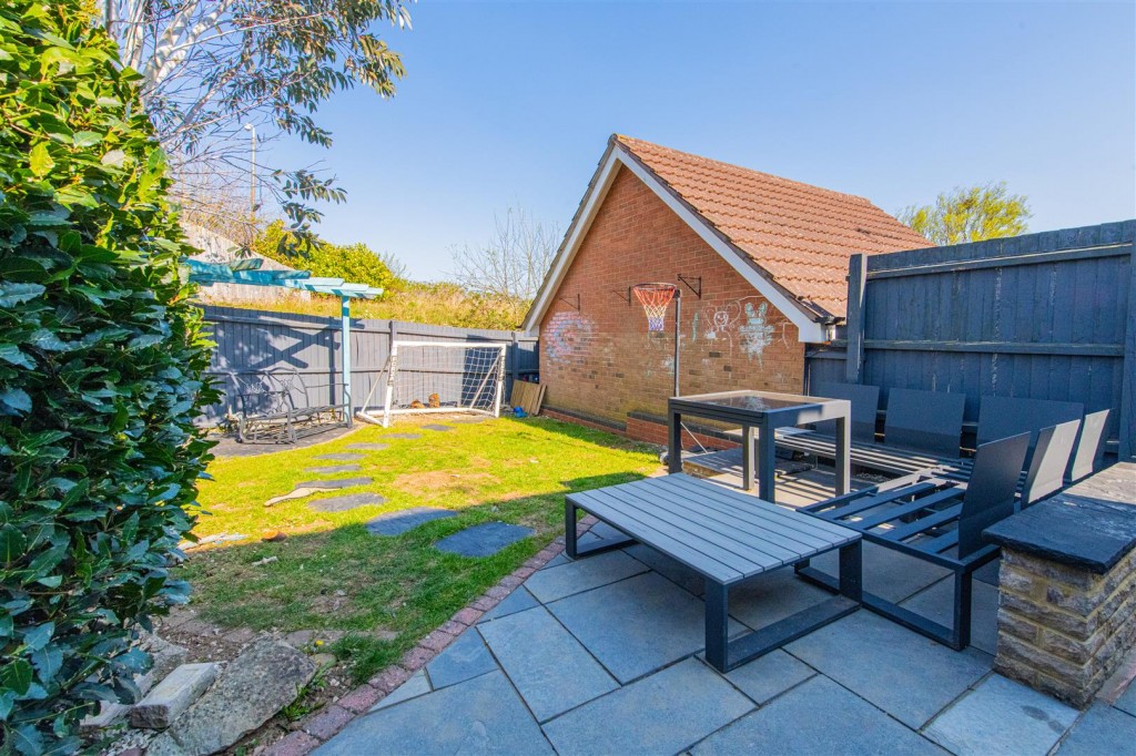 Images for Violet Close, Corby EAID:oscarjamesapi BID:4