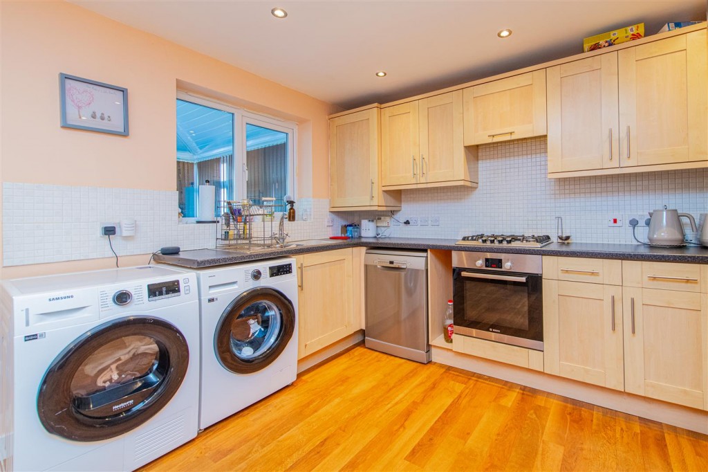 Images for Violet Close, Corby EAID:oscarjamesapi BID:4