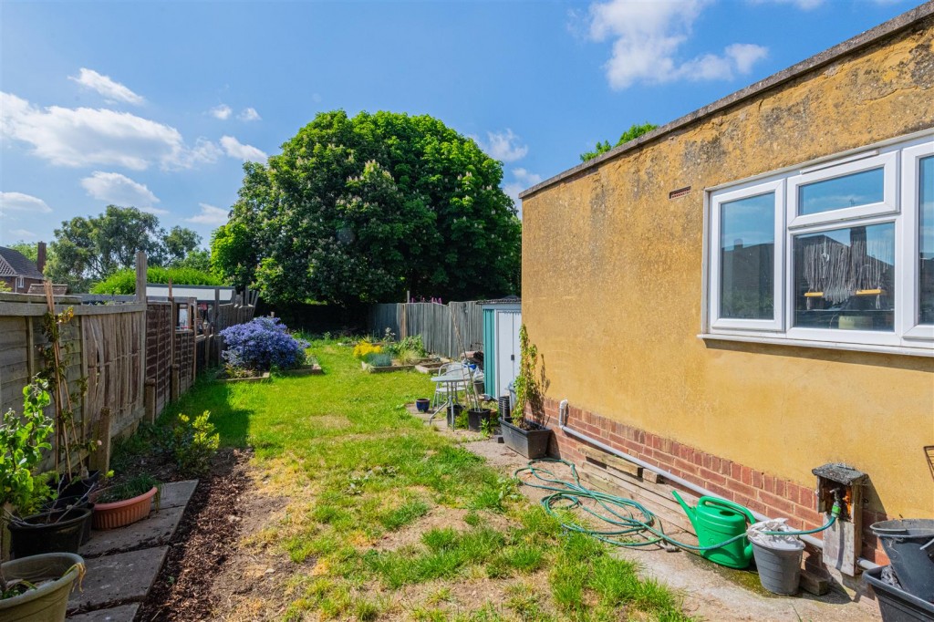 Images for Tenter Close, Higham Ferrers EAID:oscarjamesapi BID:8