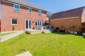 Images for Arnold Drive, Priors Hall Park