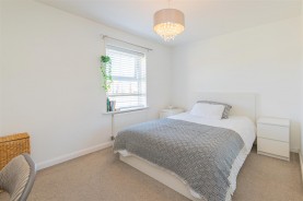 Images for Arnold Drive, Priors Hall Park