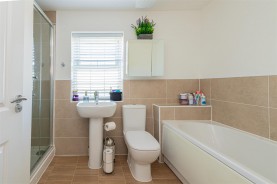 Images for Arnold Drive, Priors Hall Park