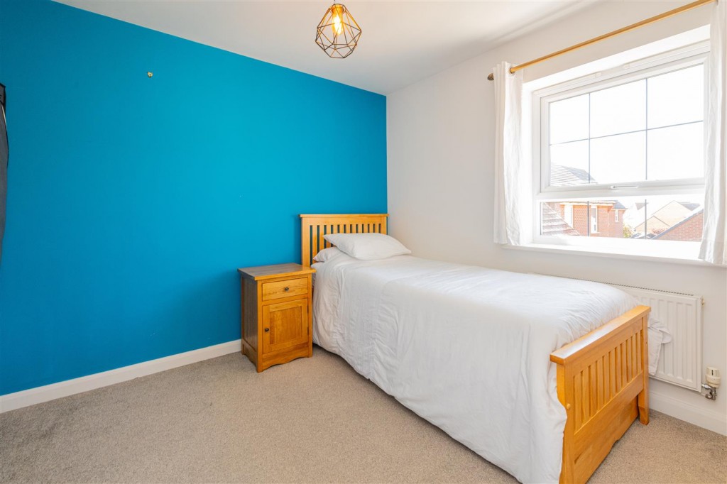 Images for Arnold Drive, Priors Hall Park EAID:oscarjamesapi BID:4
