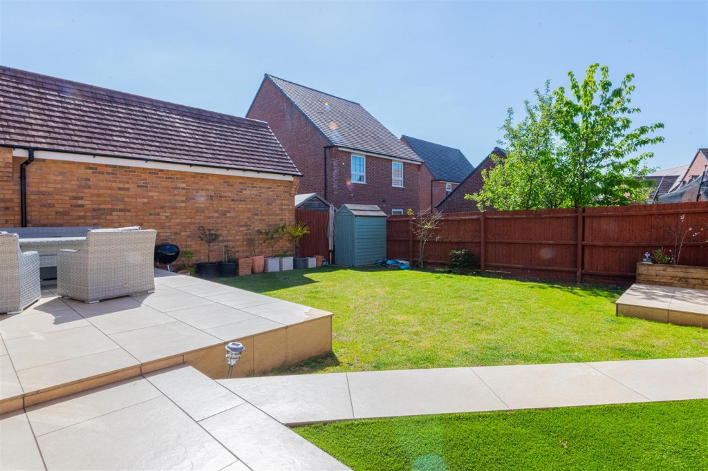 Images for Arnold Drive, Priors Hall Park EAID:oscarjamesapi BID:4