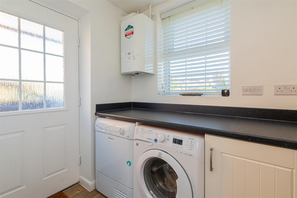 Images for Arnold Drive, Priors Hall Park EAID:oscarjamesapi BID:4