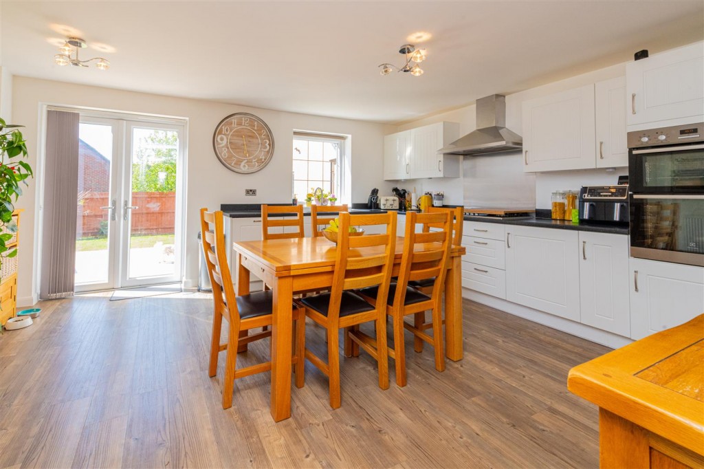Images for Arnold Drive, Priors Hall Park EAID:oscarjamesapi BID:4