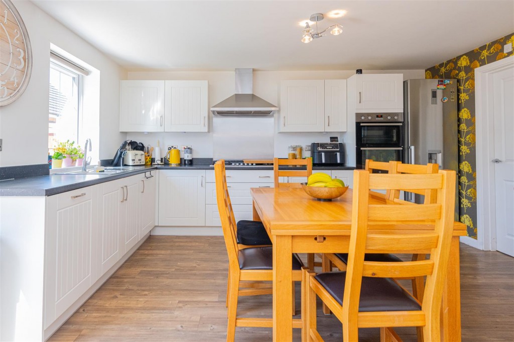 Images for Arnold Drive, Priors Hall Park EAID:oscarjamesapi BID:4