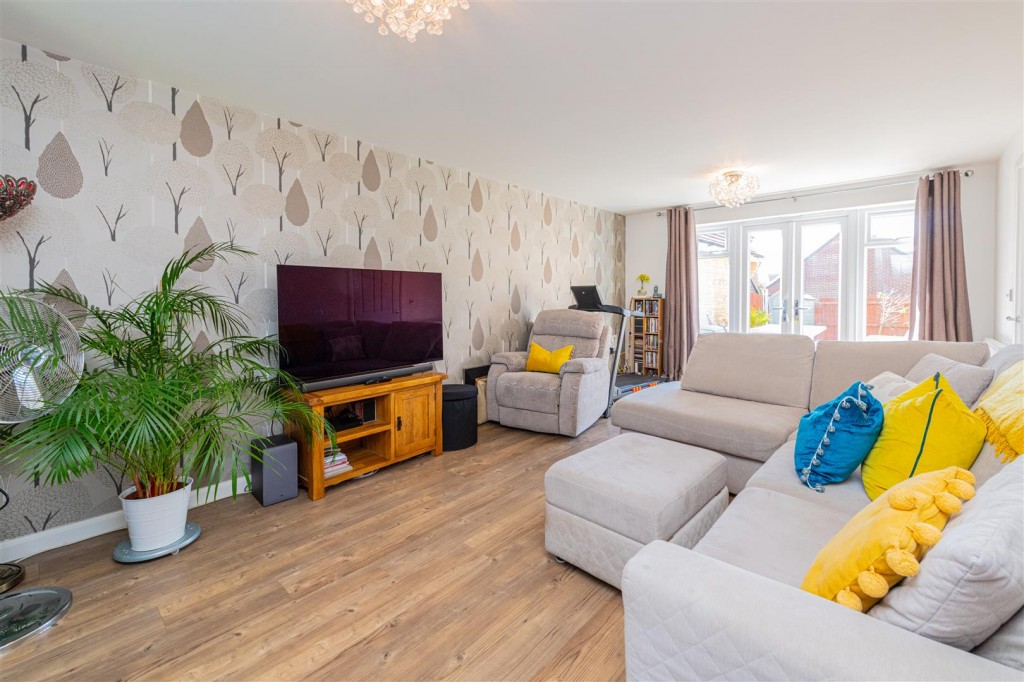 Images for Arnold Drive, Priors Hall Park EAID:oscarjamesapi BID:4