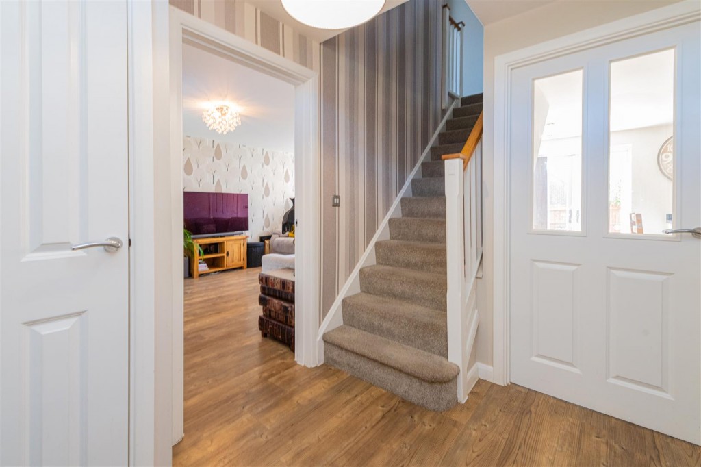 Images for Arnold Drive, Priors Hall Park EAID:oscarjamesapi BID:4