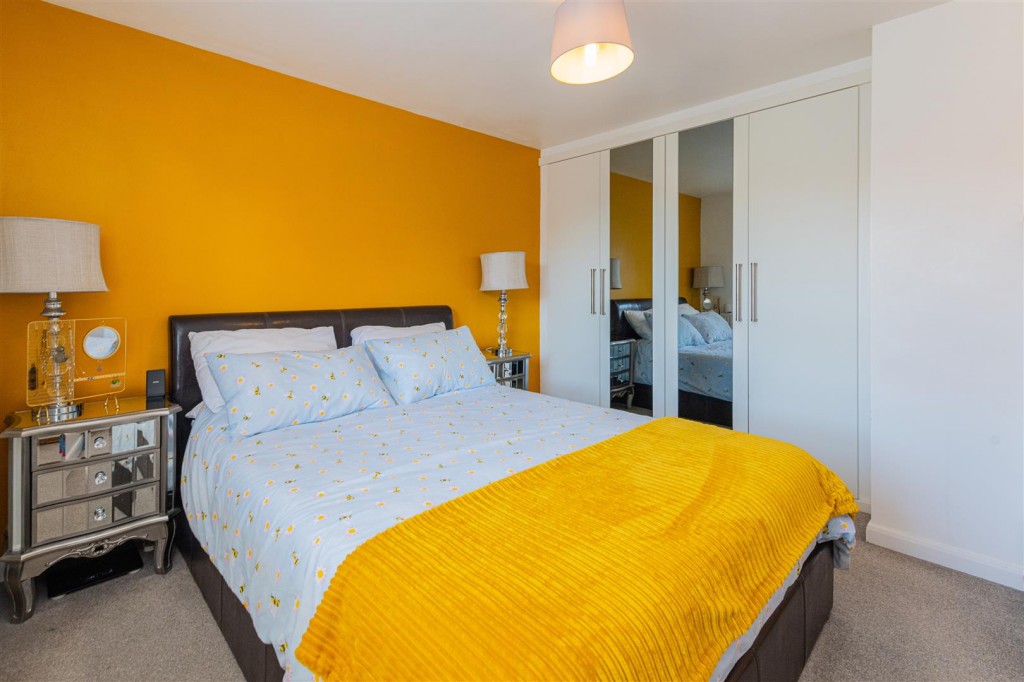 Images for Arnold Drive, Priors Hall Park EAID:oscarjamesapi BID:4