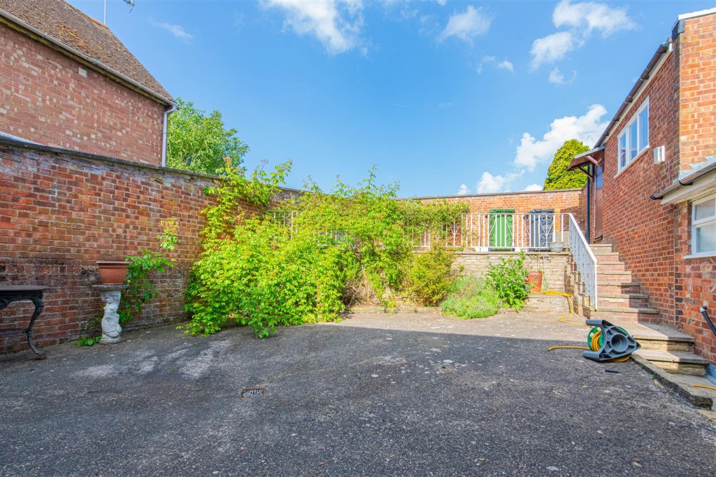 Images for High Street, Irchester EAID:oscarjamesapi BID:8