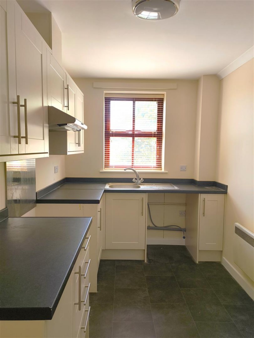 Images for High Street, Weedon EAID:oscarjamesapi BID:2