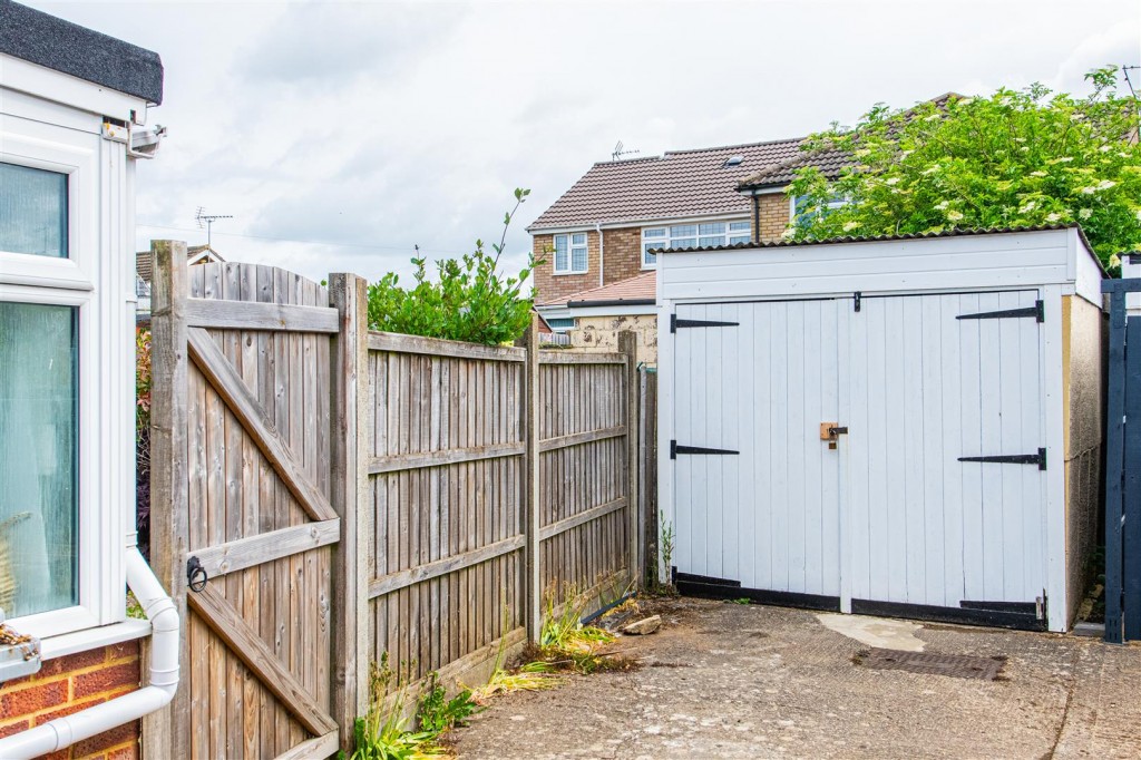 Images for Isebrook Court, Burton Latimer EAID:oscarjamesapi BID:3
