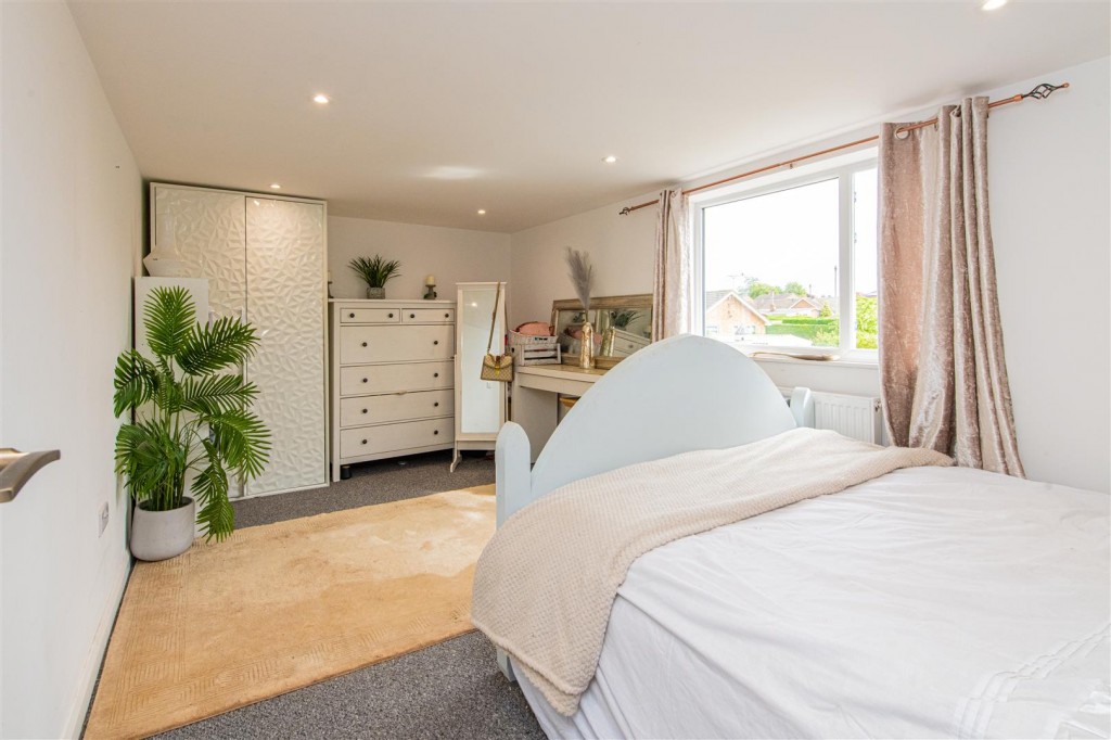 Images for Isebrook Court, Burton Latimer EAID:oscarjamesapi BID:3