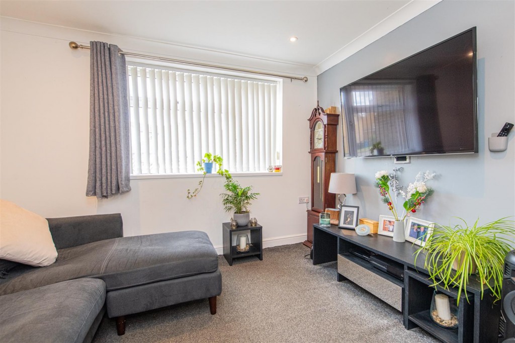 Images for Drake Close, Corby EAID:oscarjamesapi BID:4