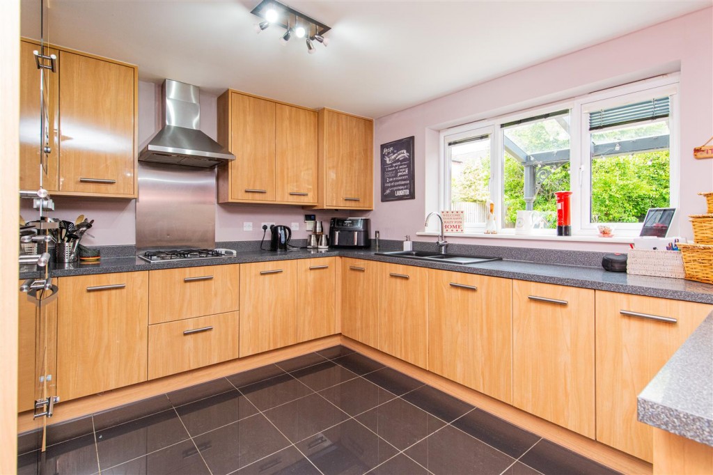 Images for Slipton Road, Burton Latimer EAID:oscarjamesapi BID:3