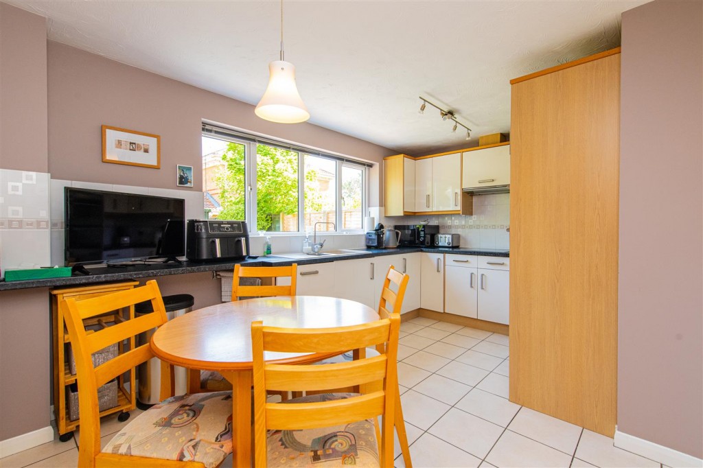 Images for Mead Road, Kettering EAID:oscarjamesapi BID:2