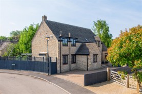 Images for Cricketers Green, Weldon, Corby