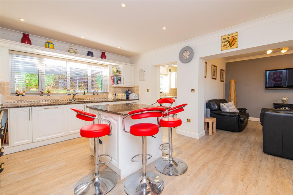 Images for Cricketers Green, Weldon, Corby EAID:oscarjamesapi BID:4