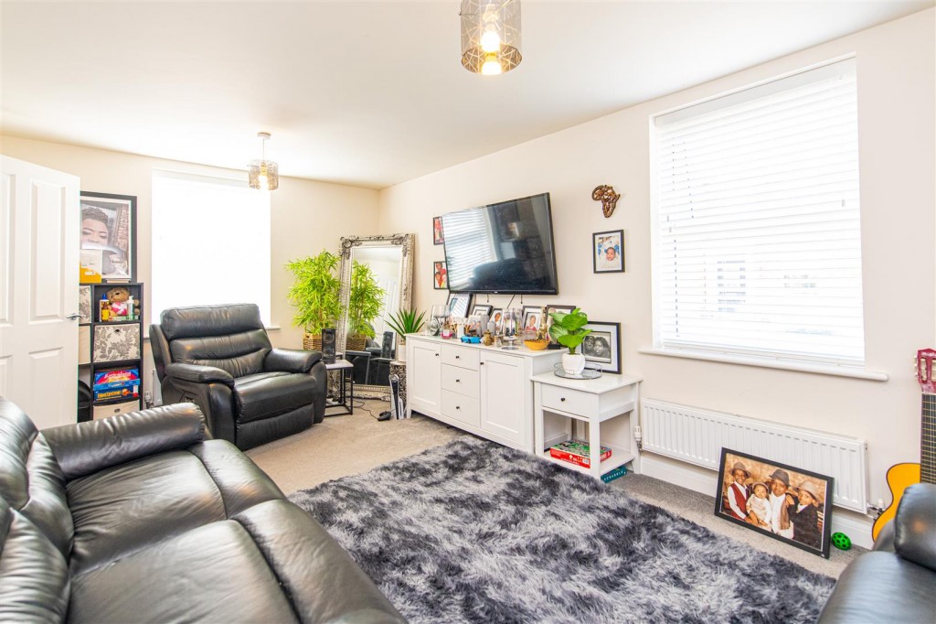 Images for Golding Crescent, Earls Barton, Northampton EAID:oscarjamesapi BID:6