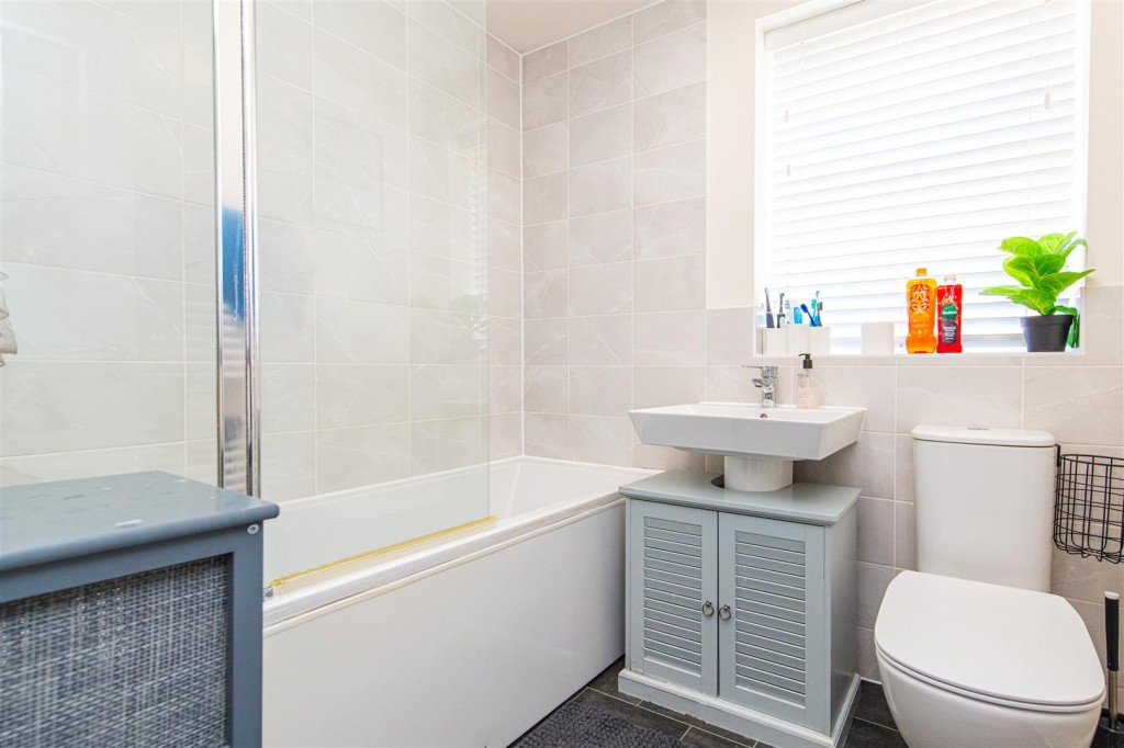 Images for Golding Crescent, Earls Barton, Northampton EAID:oscarjamesapi BID:6