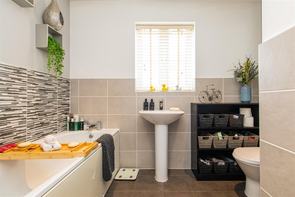 Images for Cannock Crescent, Desborough EAID:oscarjamesapi BID:2
