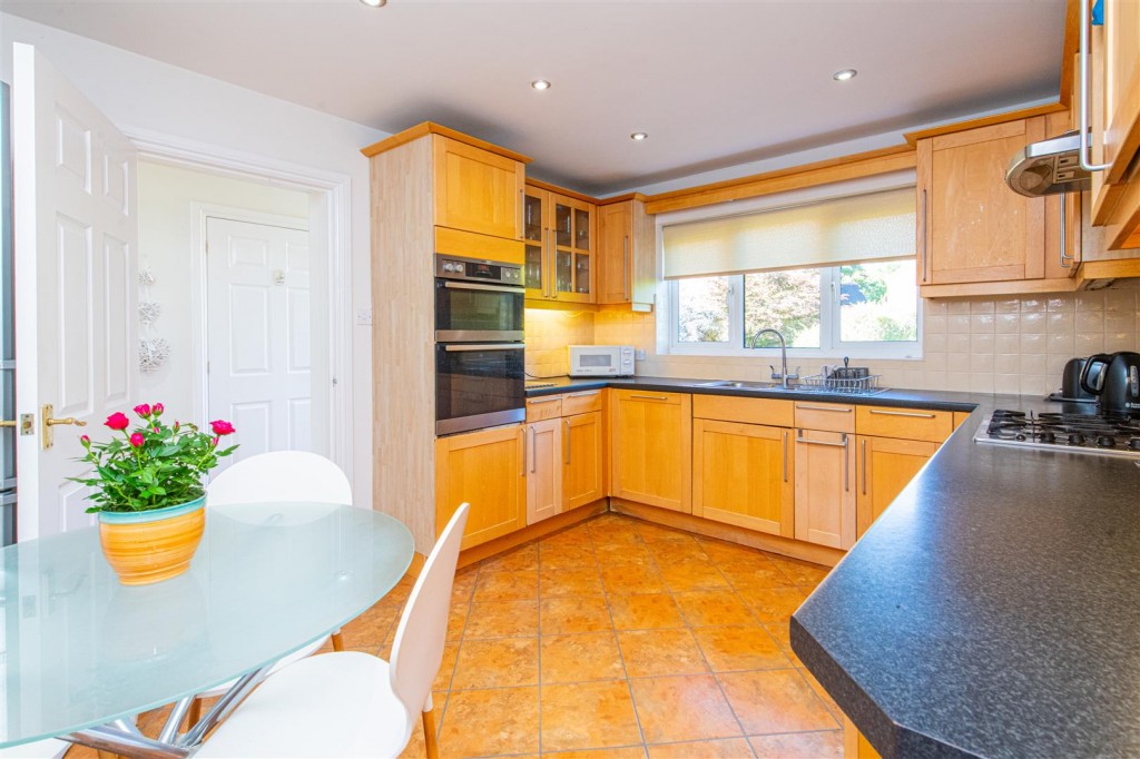 Images for Beech Close, Desborough EAID:oscarjamesapi BID:2