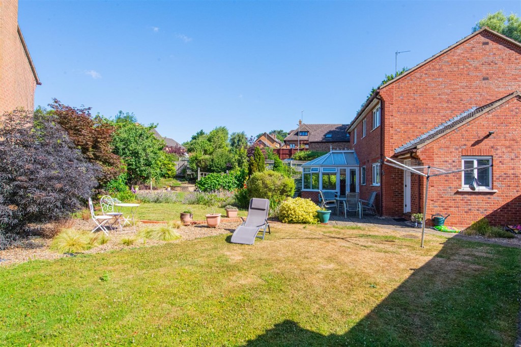 Images for Beech Close, Desborough EAID:oscarjamesapi BID:2