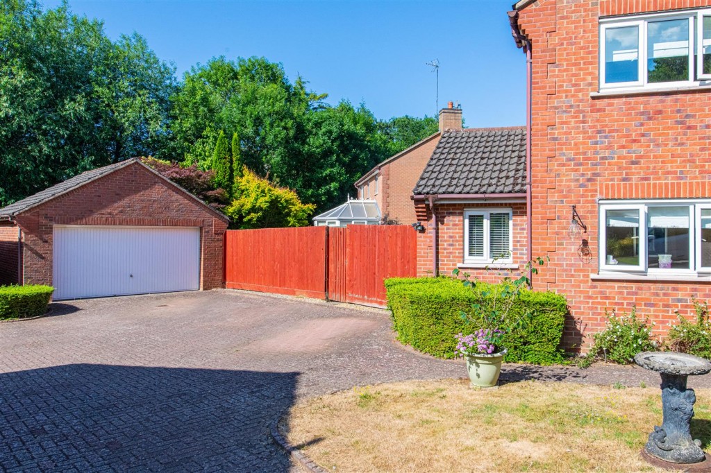 Images for Beech Close, Desborough EAID:oscarjamesapi BID:2