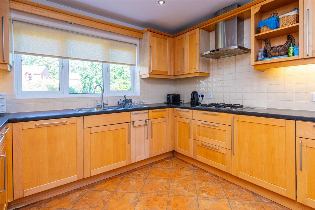 Images for Beech Close, Desborough EAID:oscarjamesapi BID:2