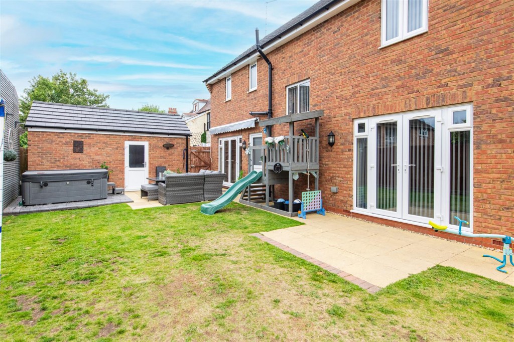 Images for Chaplins Lane, Desborough EAID:oscarjamesapi BID:2