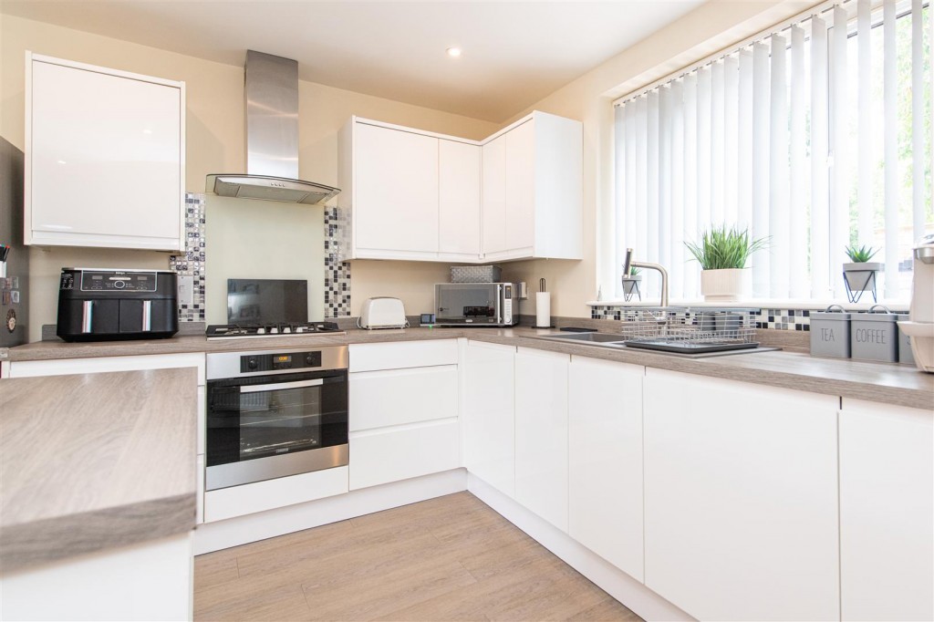 Images for Chaplins Lane, Desborough EAID:oscarjamesapi BID:2