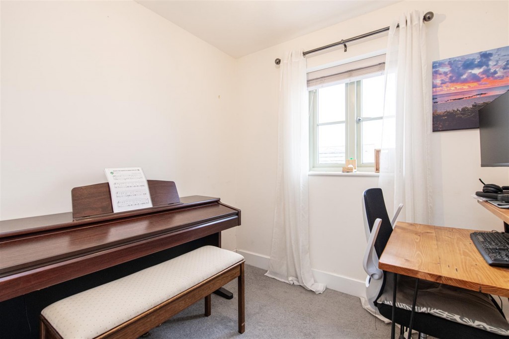 Images for Perkins Close, Burton Latimer EAID:oscarjamesapi BID:3