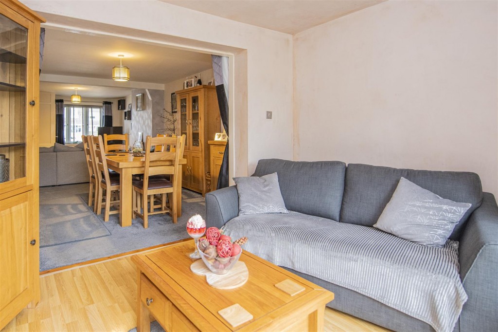 Images for Willow Crescent, Market Harborough EAID:oscarjamesapi BID:5