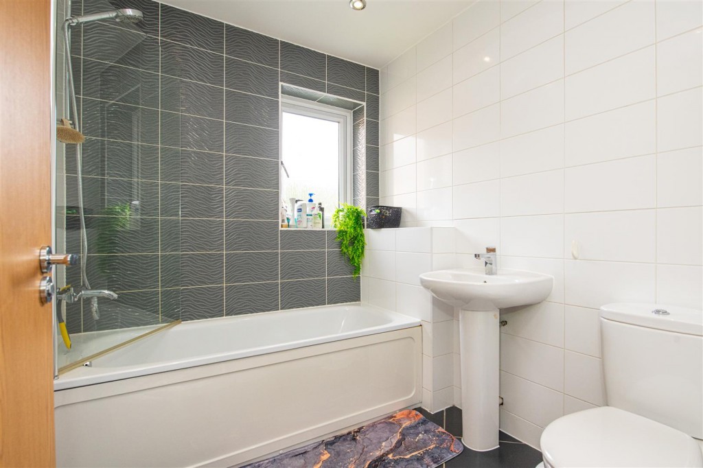 Images for Kesteven Way, Corby EAID:oscarjamesapi BID:4