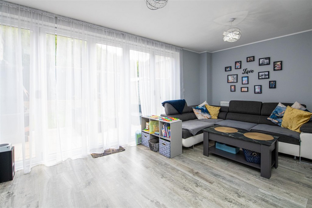 Images for Kesteven Way, Corby EAID:oscarjamesapi BID:4