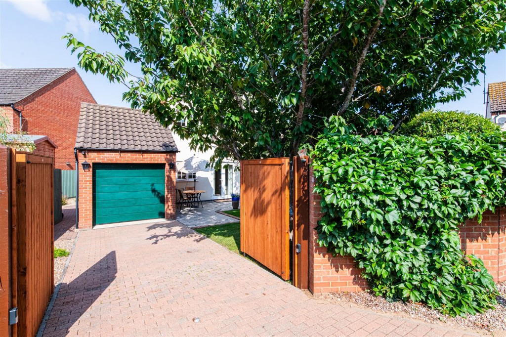 Images for Ashby Close, Burton Latimer EAID:oscarjamesapi BID:3