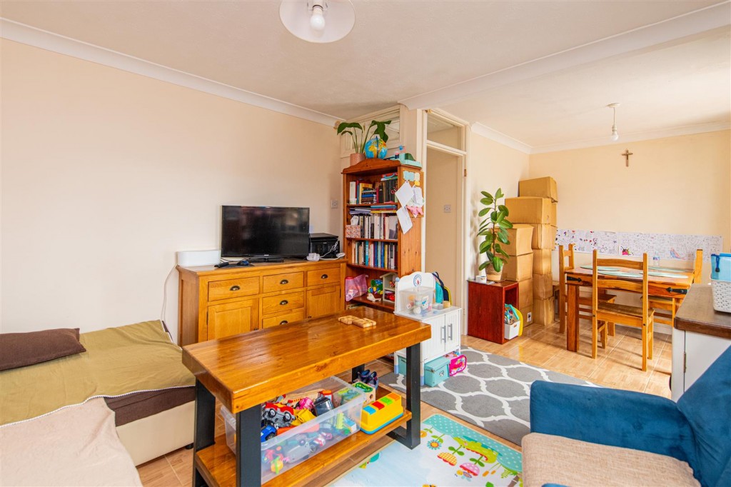 Images for Windmill Lane, Raunds, Wellingborough EAID:oscarjamesapi BID:8