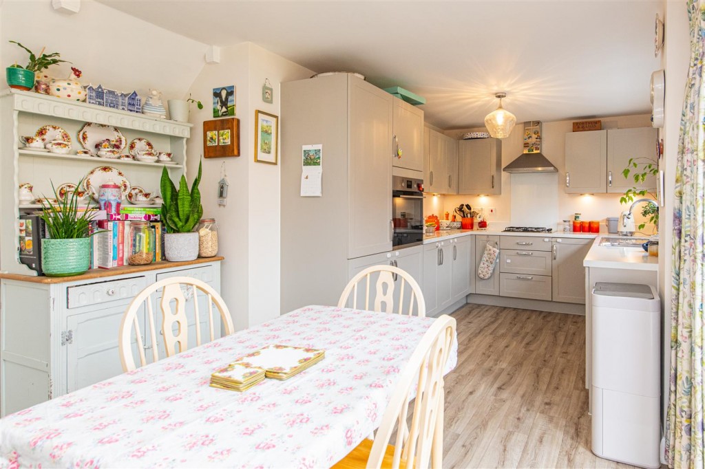 Images for Brockhall Crescent, Kettering EAID:oscarjamesapi BID:2