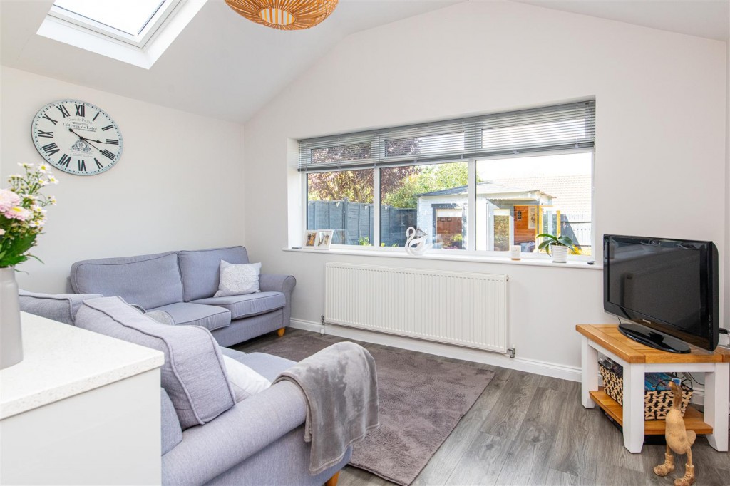 Images for Eyam Close, Desborough EAID:oscarjamesapi BID:2