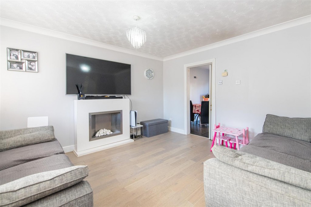 Images for Betony Walk, Rushden EAID:oscarjamesapi BID:8