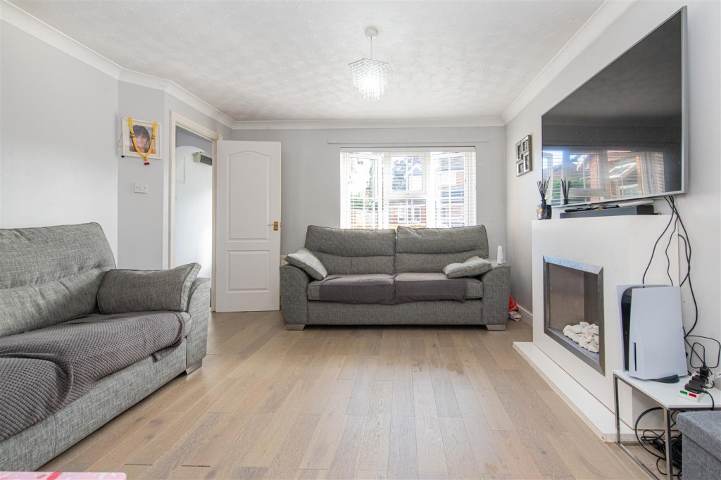 Images for Betony Walk, Rushden EAID:oscarjamesapi BID:8