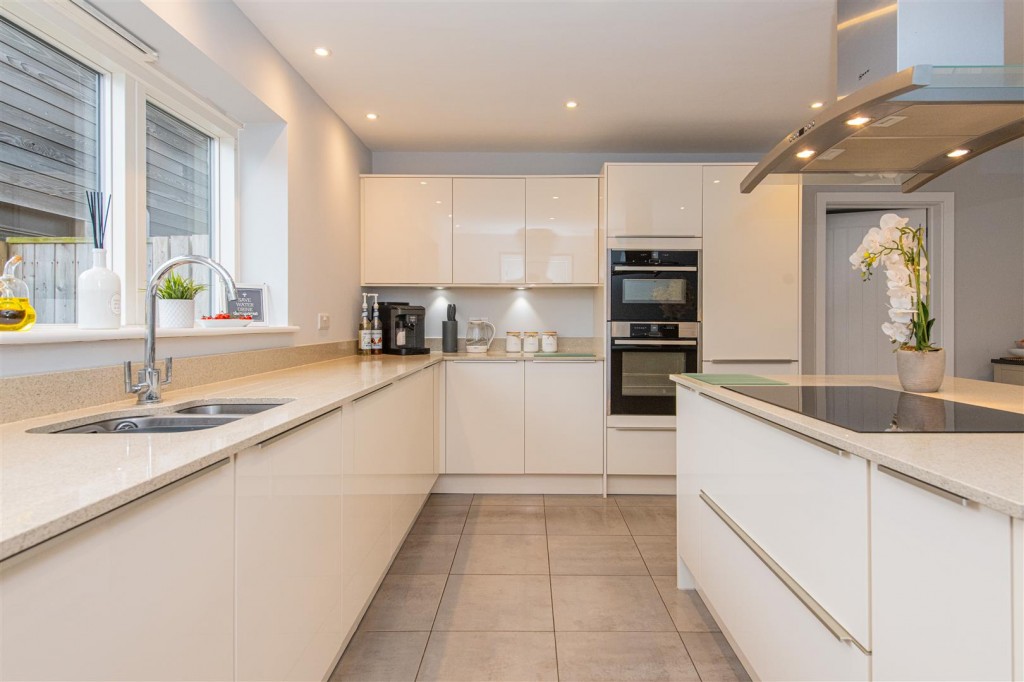 Images for Lake Drive, Weldon, Corby EAID:oscarjamesapi BID:4