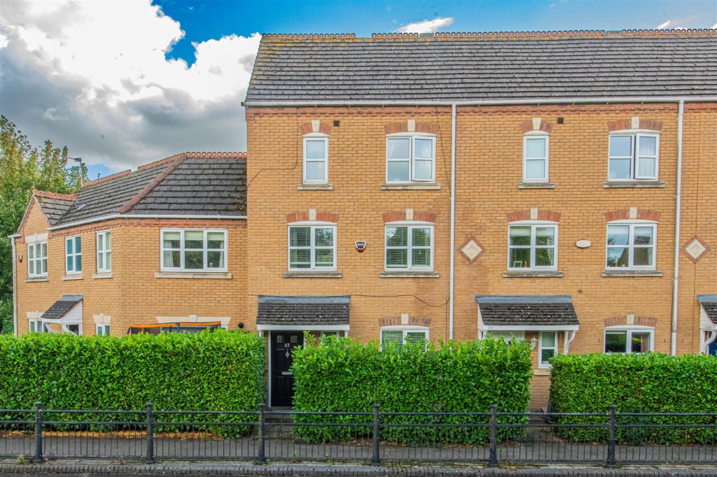 Images for School Lane, Higham Ferrers EAID:oscarjamesapi BID:8