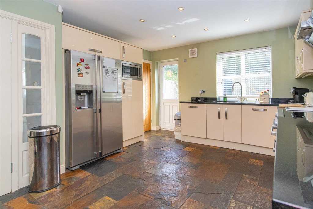 Images for School Lane, Higham Ferrers EAID:oscarjamesapi BID:8